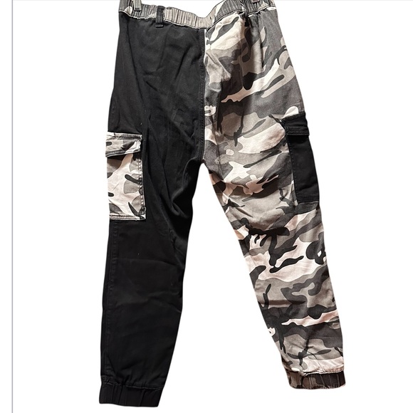 Almost Famous Camouflage and Black Cargo Pants - Picture 3 of 3